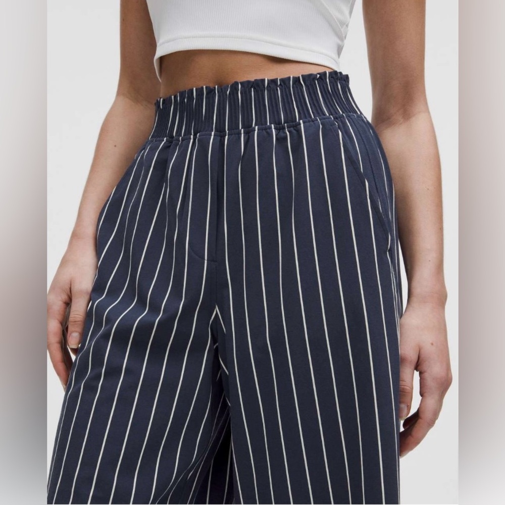 Lululemon Stretch Woven Ruffle-Waist Wide-Leg Cropped Pant Size XXS - Picture 7 of 13